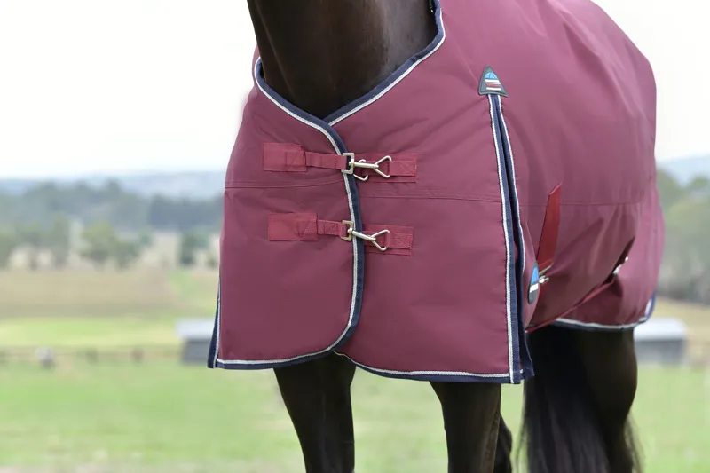 Weatherbeeta ComFiTech Essential Turnout Rug Detach-A-Neck 220g Burgundy/Navy-2