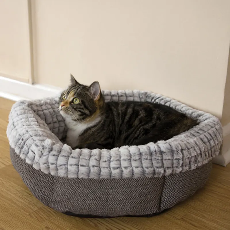 Rosewood Tweed and Plush Bed 19 Inch