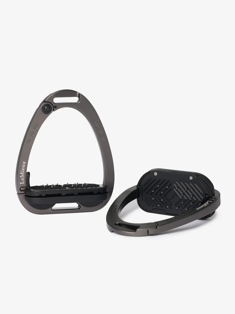 LeMieux Vector Balance Stirrup Carbon