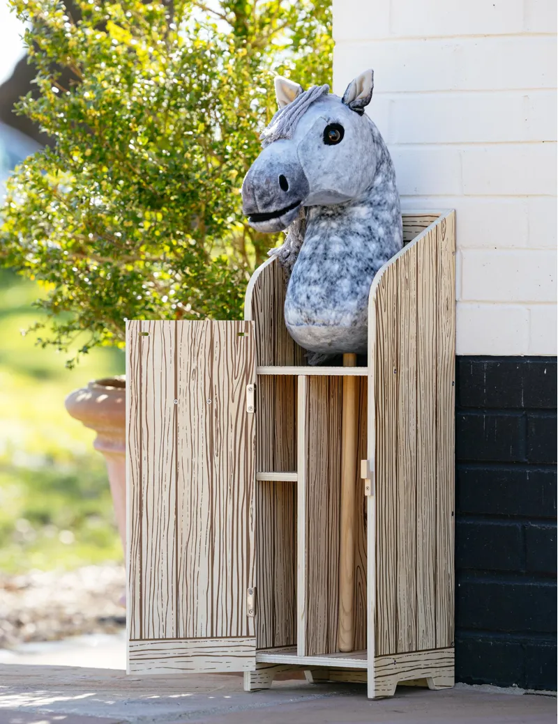LeMieux Hobby Horse Stable Wooden-2